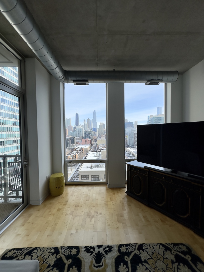 720 N Larrabee Street Unit: 1402