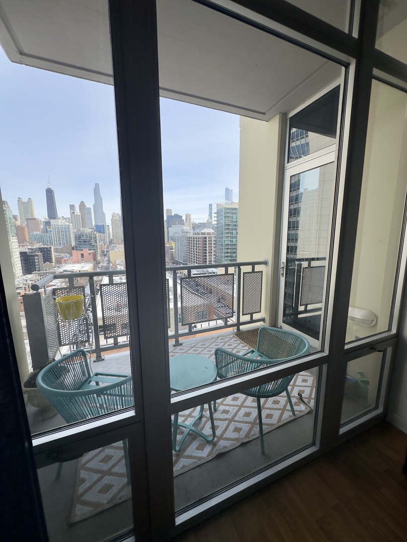 720 N Larrabee Street Unit: 1402