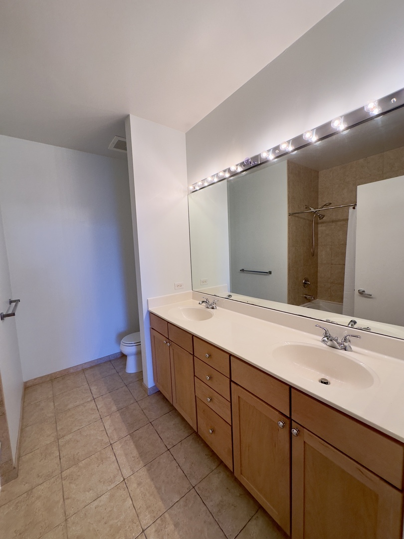 720 N Larrabee Street Unit: 1402
