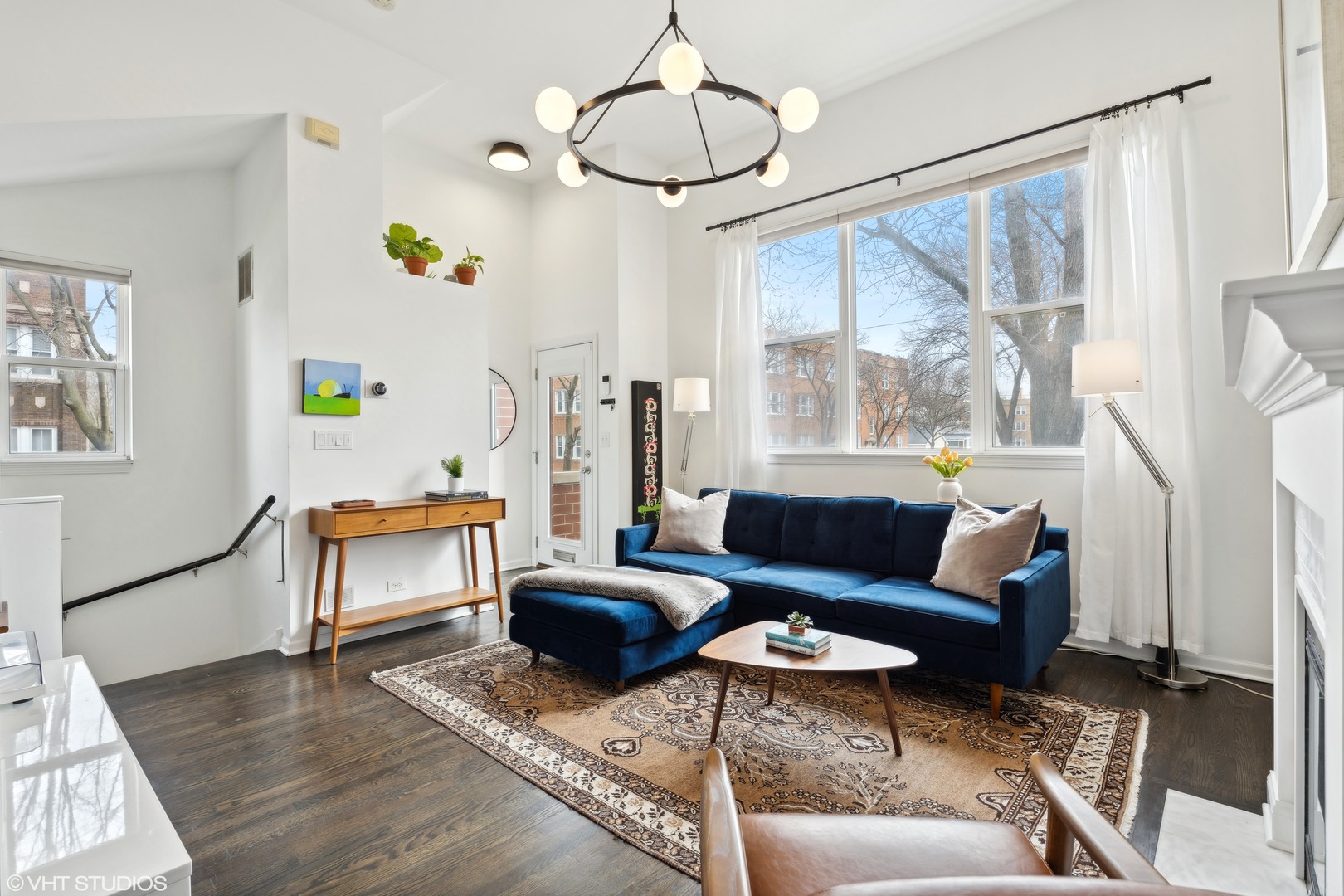 3258 N HAMLIN Avenue