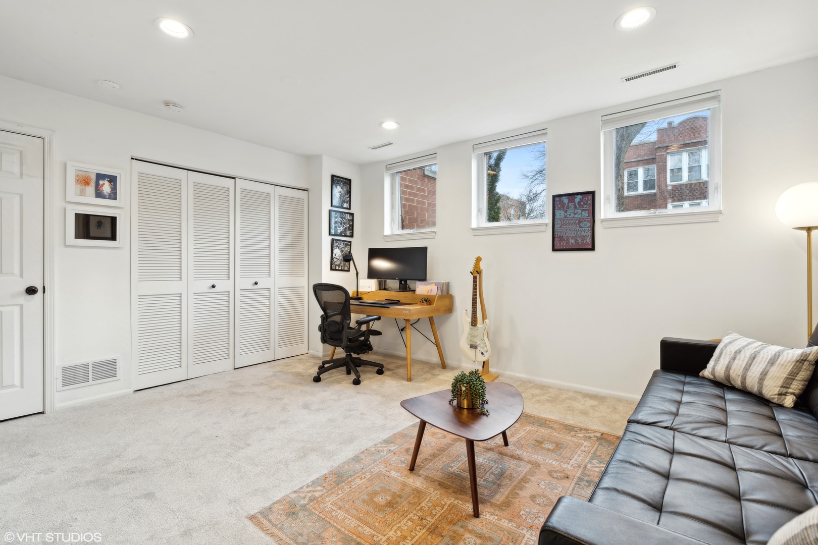 3258 N HAMLIN Avenue