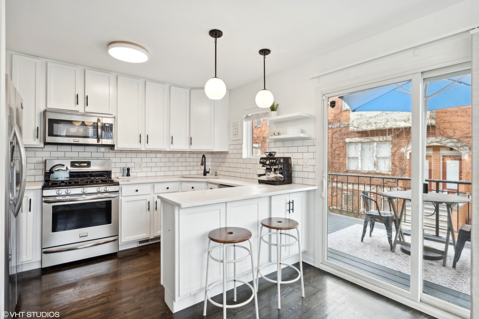 3258 N HAMLIN Avenue