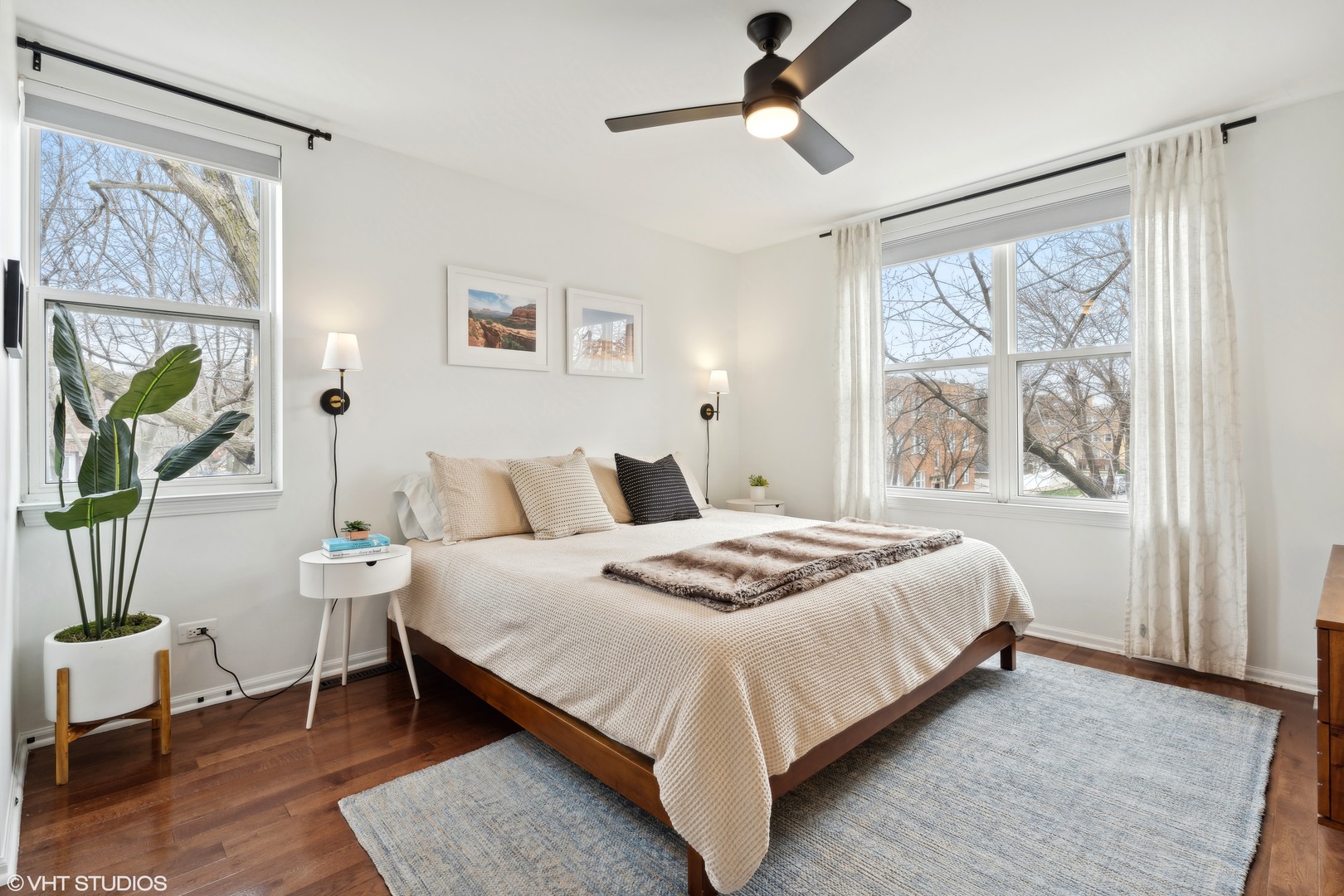 3258 N HAMLIN Avenue