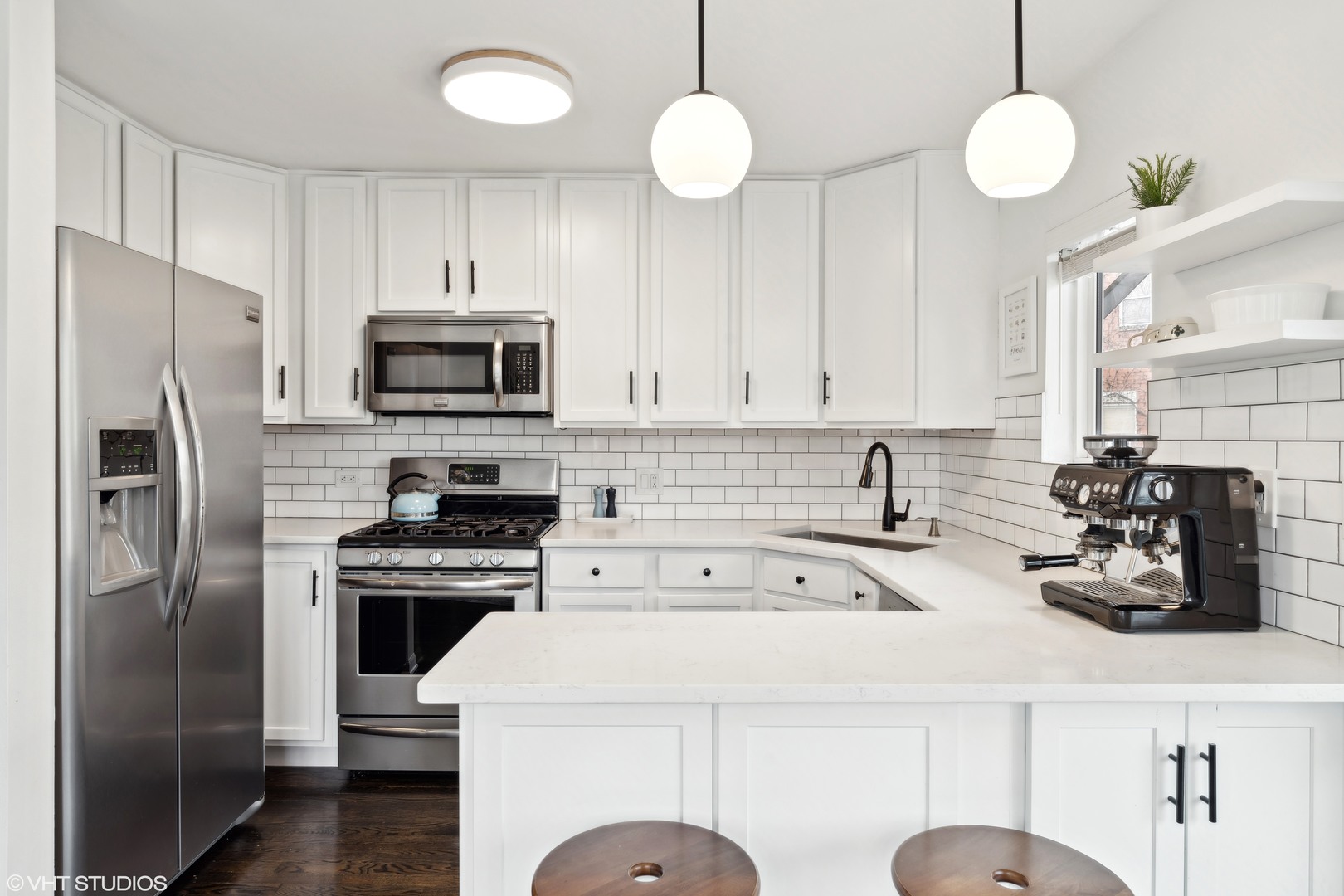 3258 N HAMLIN Avenue