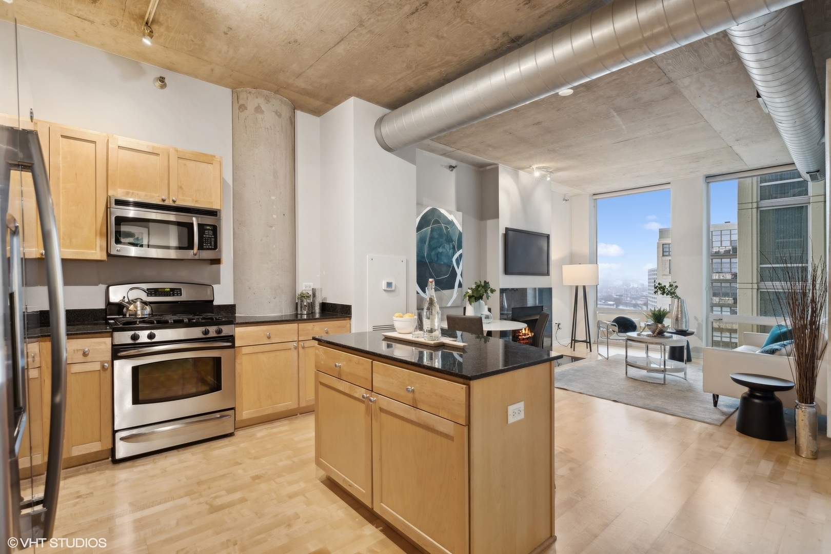 700 N Larrabee Street Unit: 802