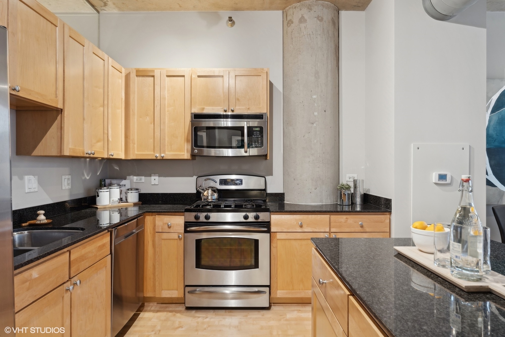 700 N Larrabee Street Unit: 802