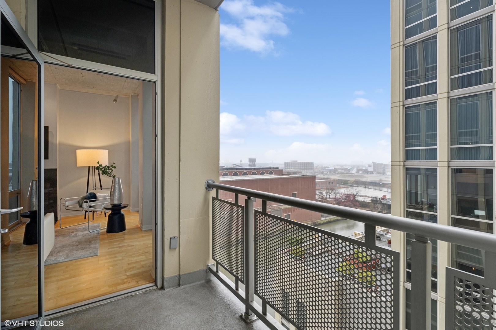 700 N Larrabee Street Unit: 802