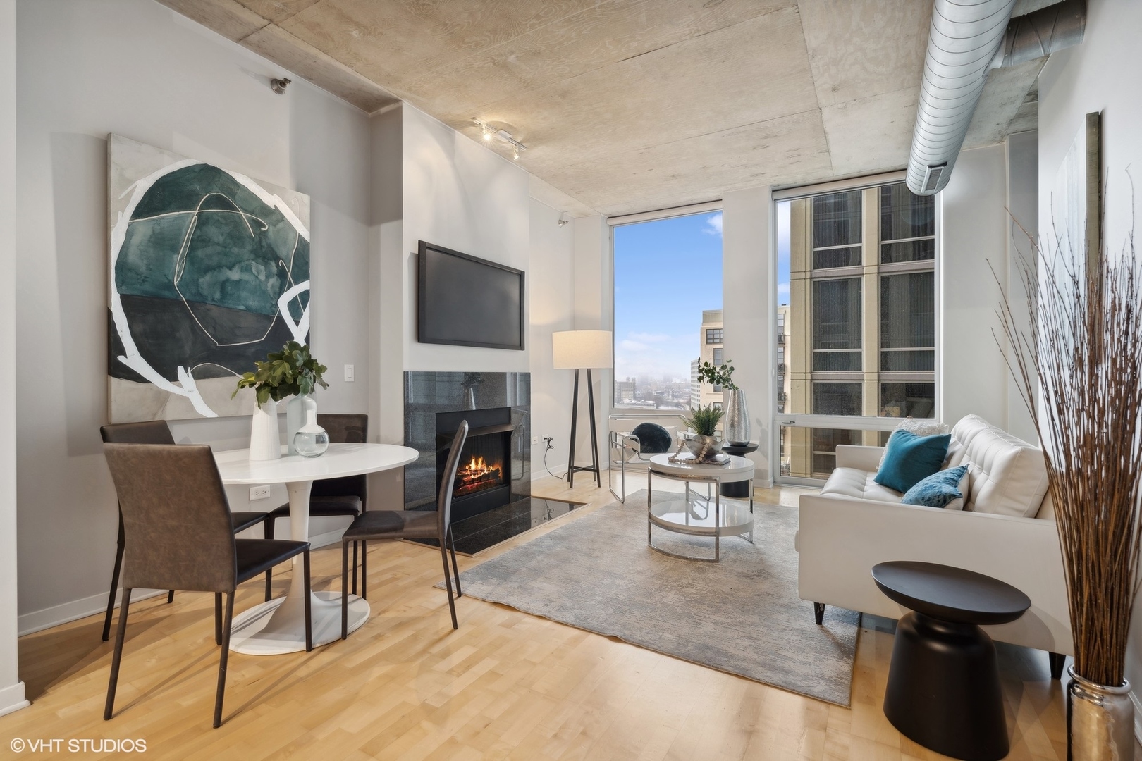 700 N Larrabee Street Unit: 802