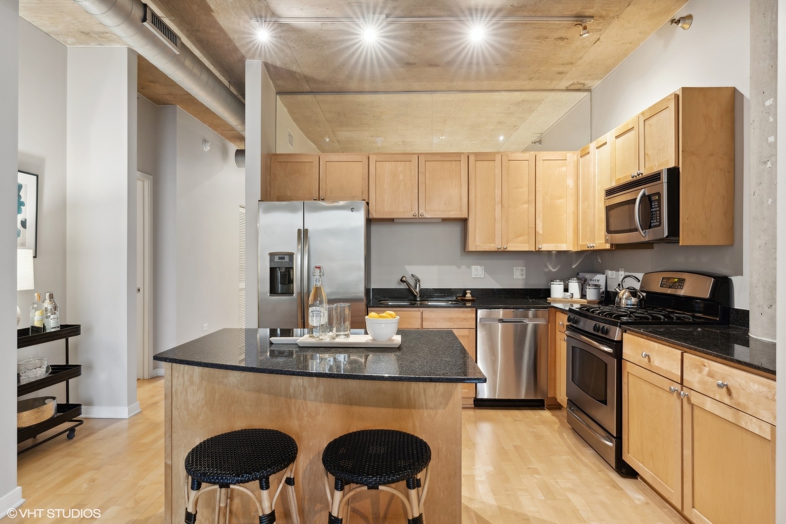 700 N Larrabee Street Unit: 802