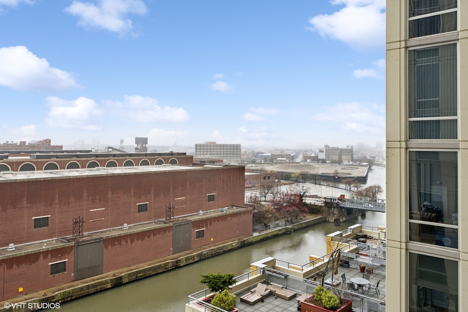 700 N Larrabee Street Unit: 802