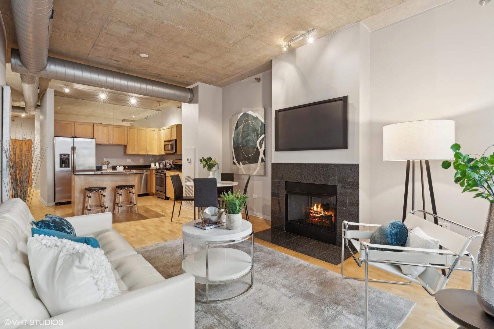 700 N Larrabee Street Unit: 802