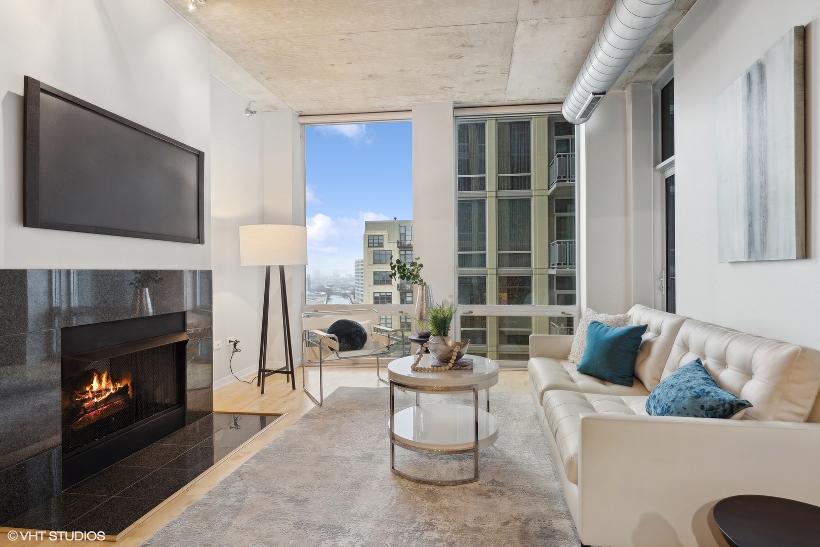 700 N Larrabee Street Unit: 802