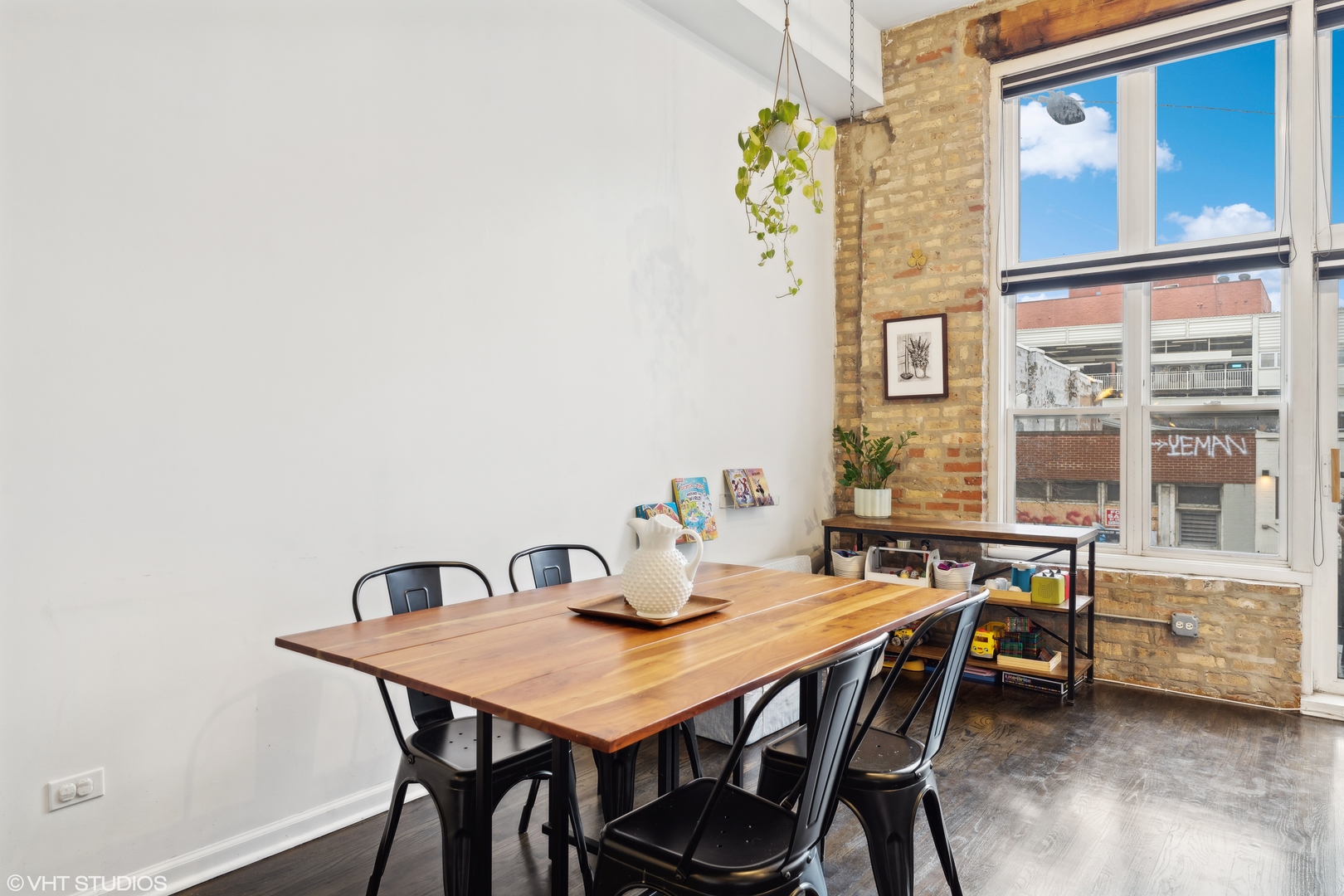 1907 N Milwaukee Avenue Unit: 206