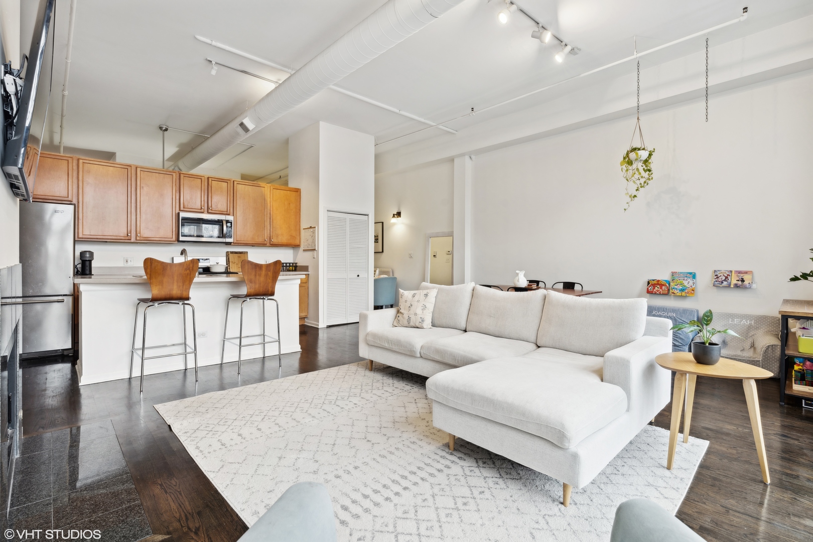 1907 N Milwaukee Avenue Unit: 206