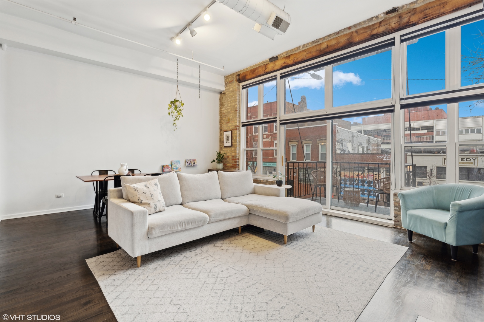 1907 N Milwaukee Avenue Unit: 206