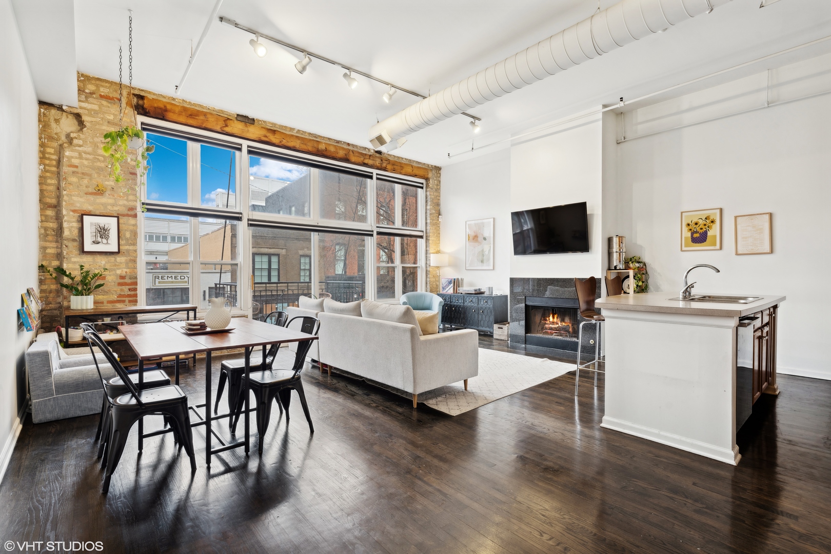 1907 N Milwaukee Avenue Unit: 206