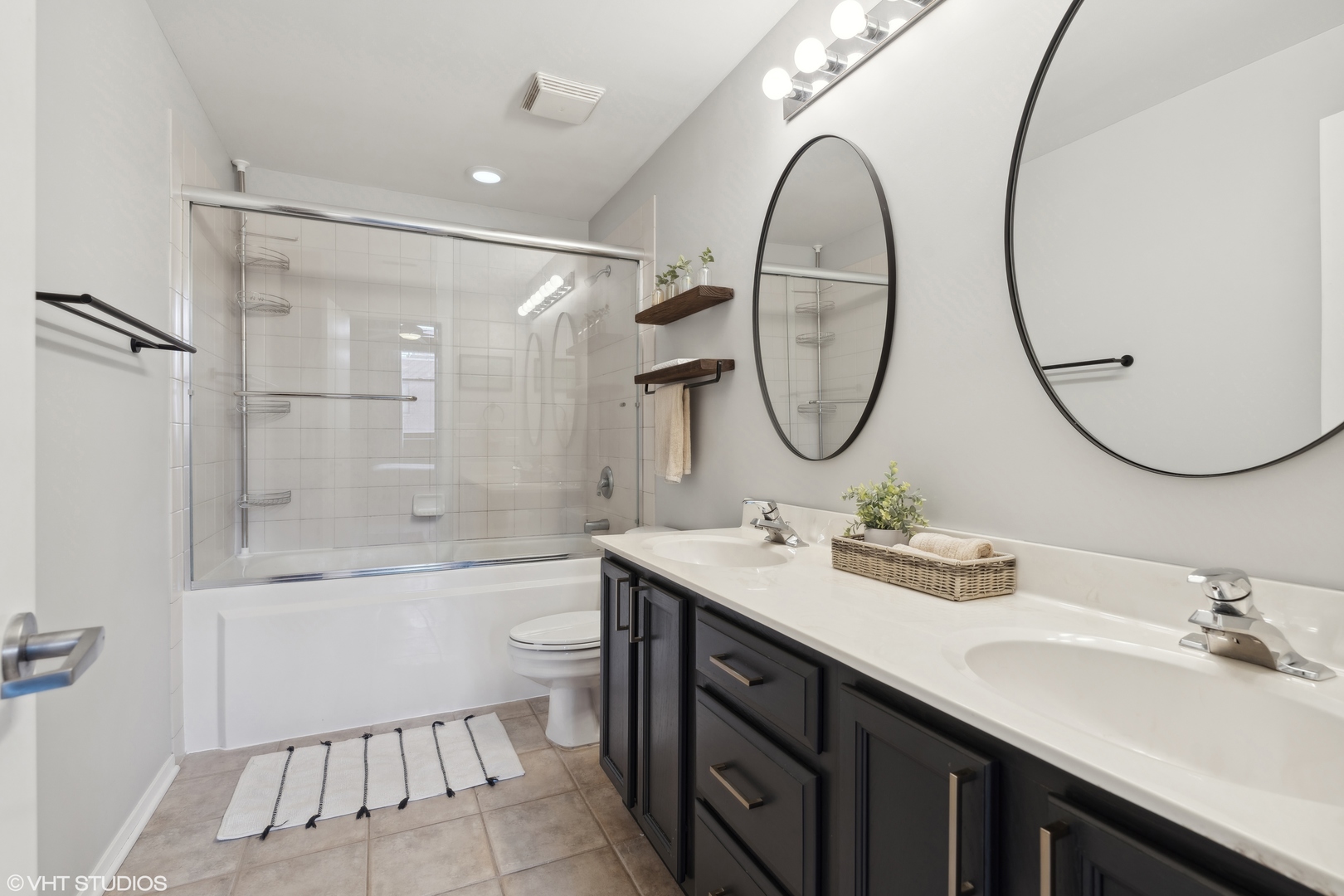 2911 N Western Avenue Unit: 208