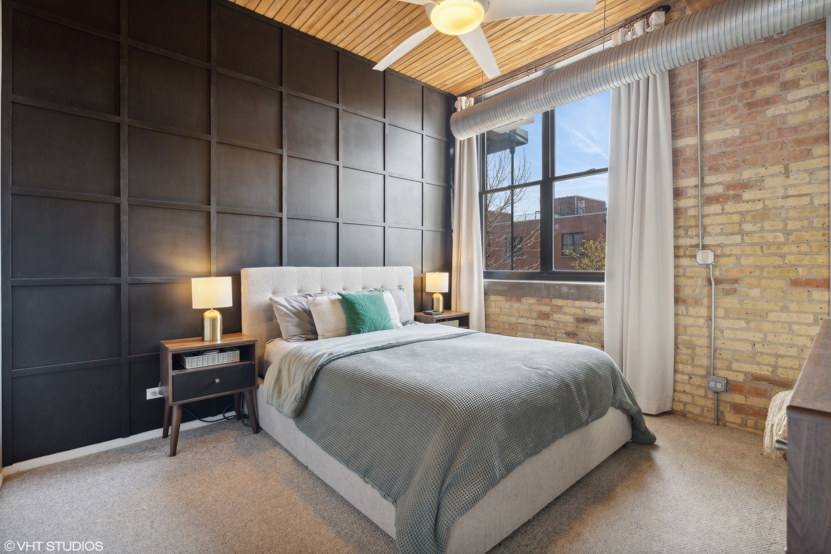 2911 N Western Avenue Unit: 208