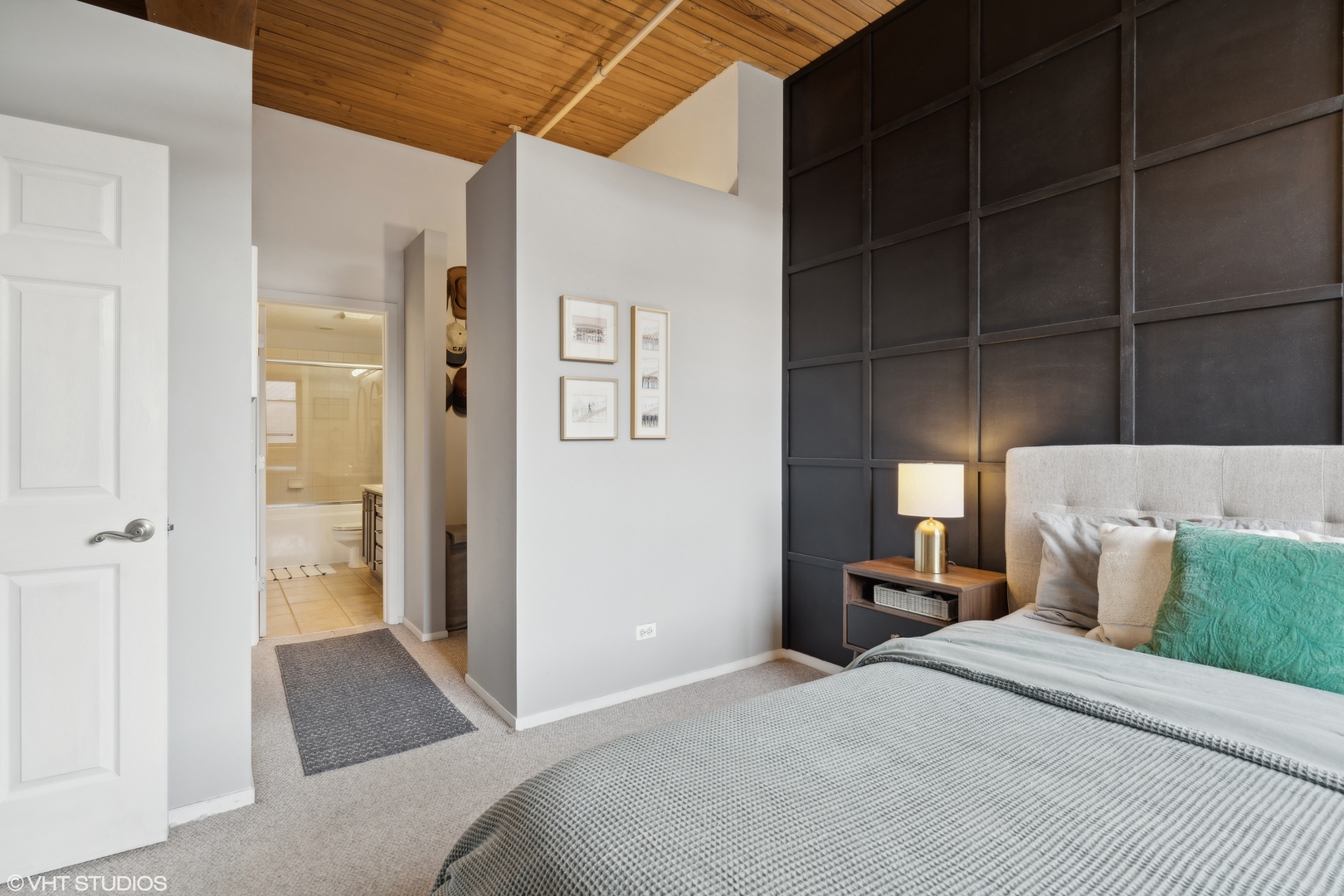 2911 N Western Avenue Unit: 208