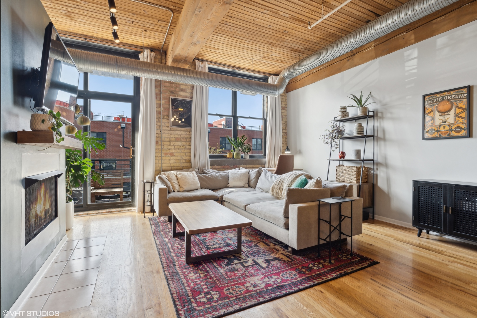 2911 N Western Avenue Unit: 208