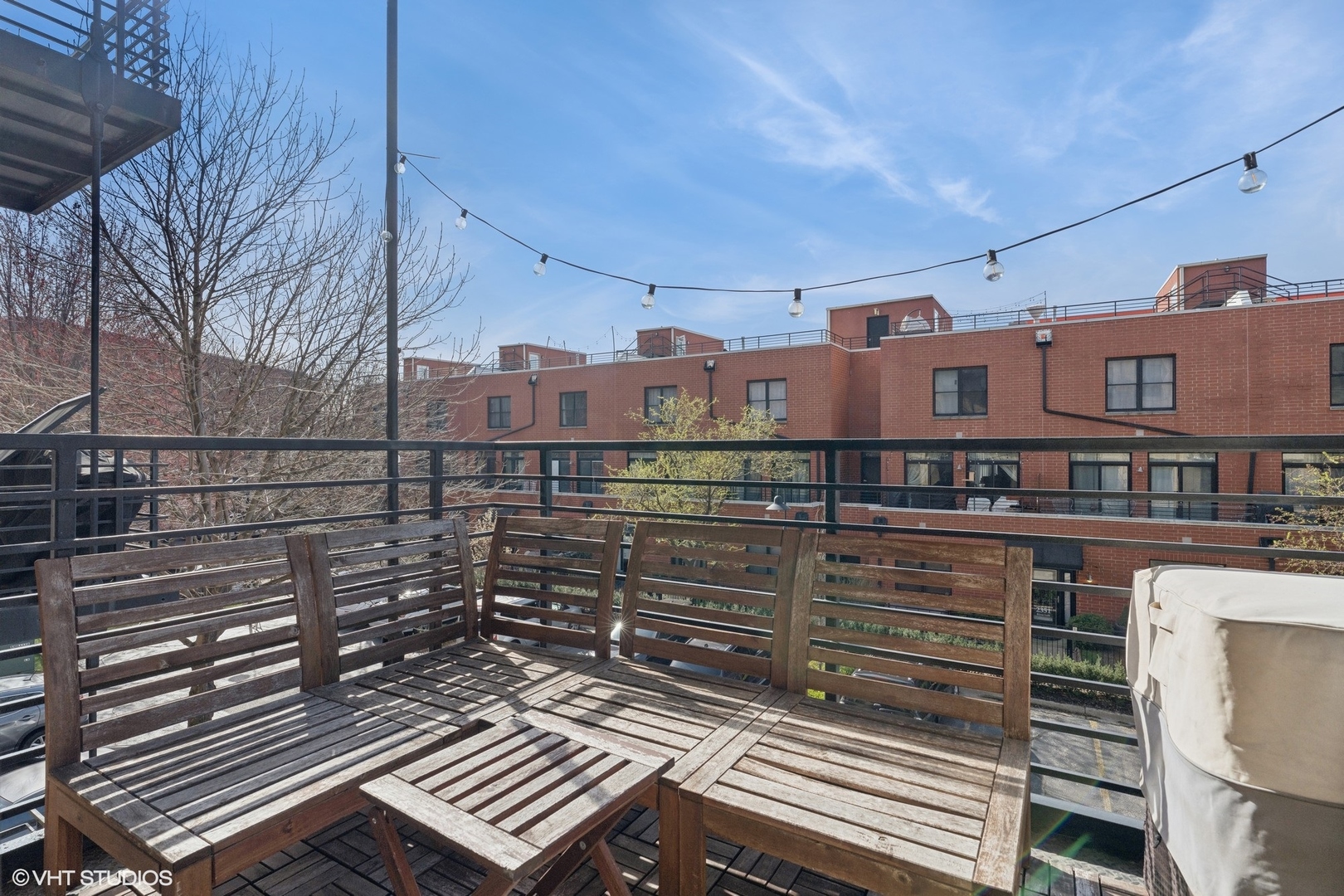 2911 N Western Avenue Unit: 208