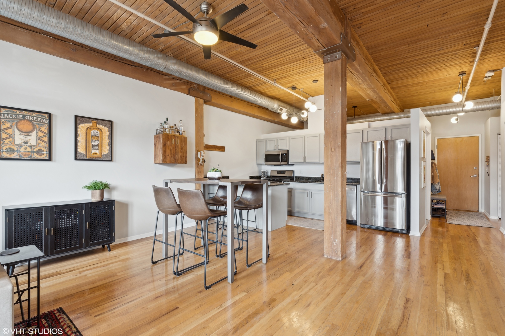 2911 N Western Avenue Unit: 208