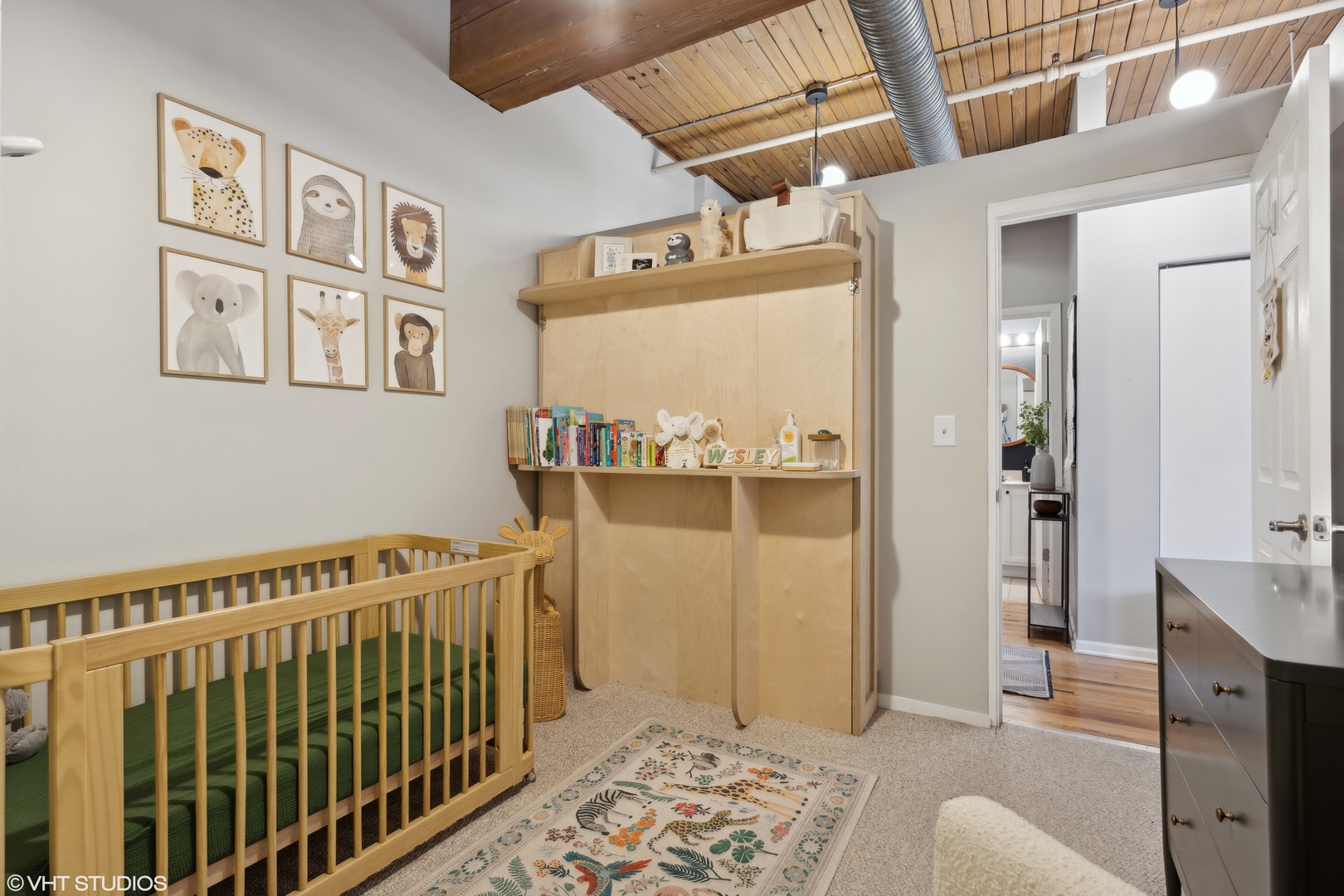 2911 N Western Avenue Unit: 208