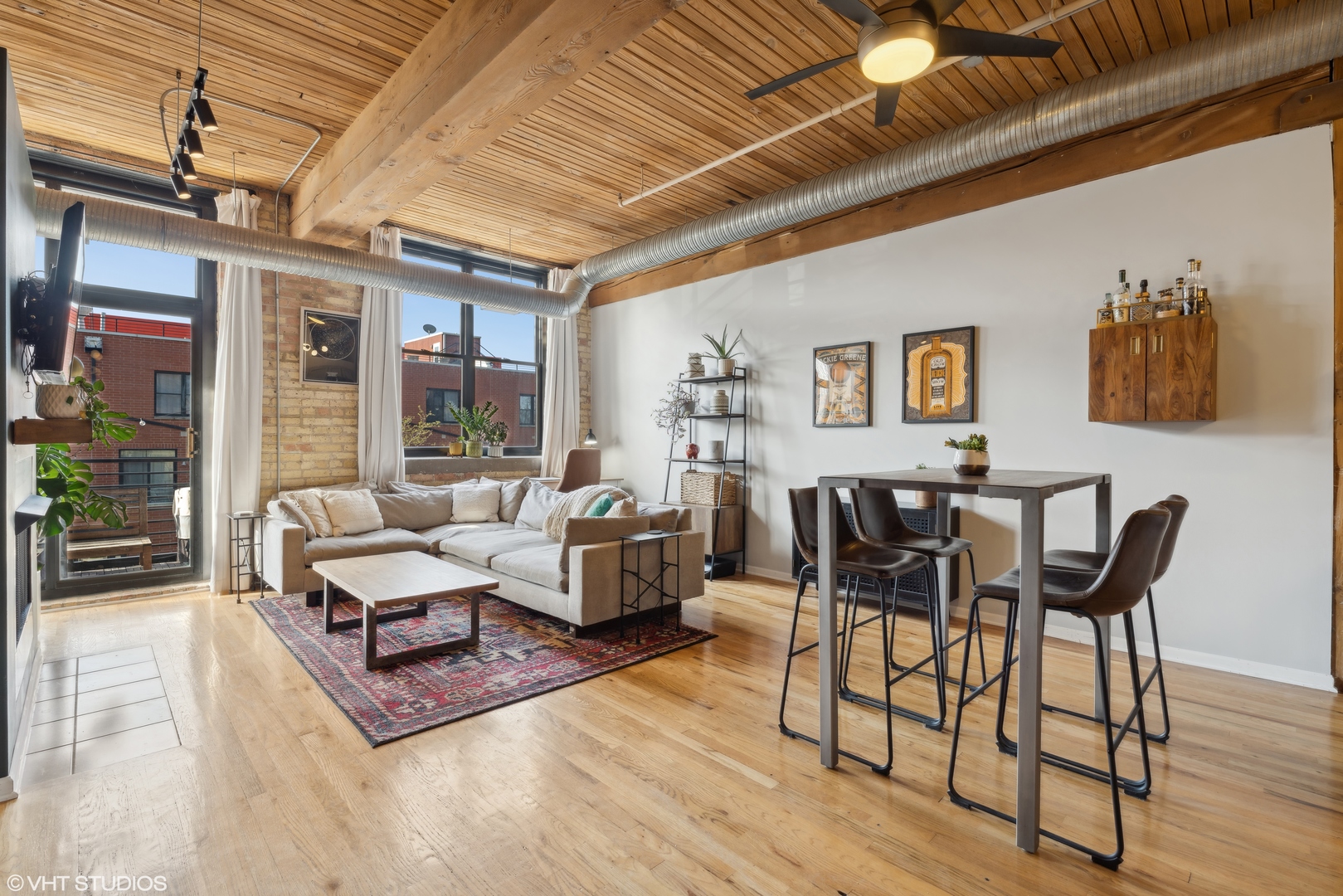 2911 N Western Avenue Unit: 208