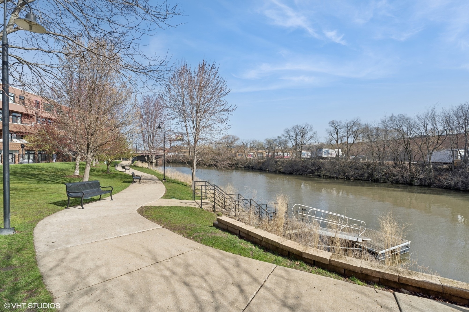 2911 N Western Avenue Unit: 208