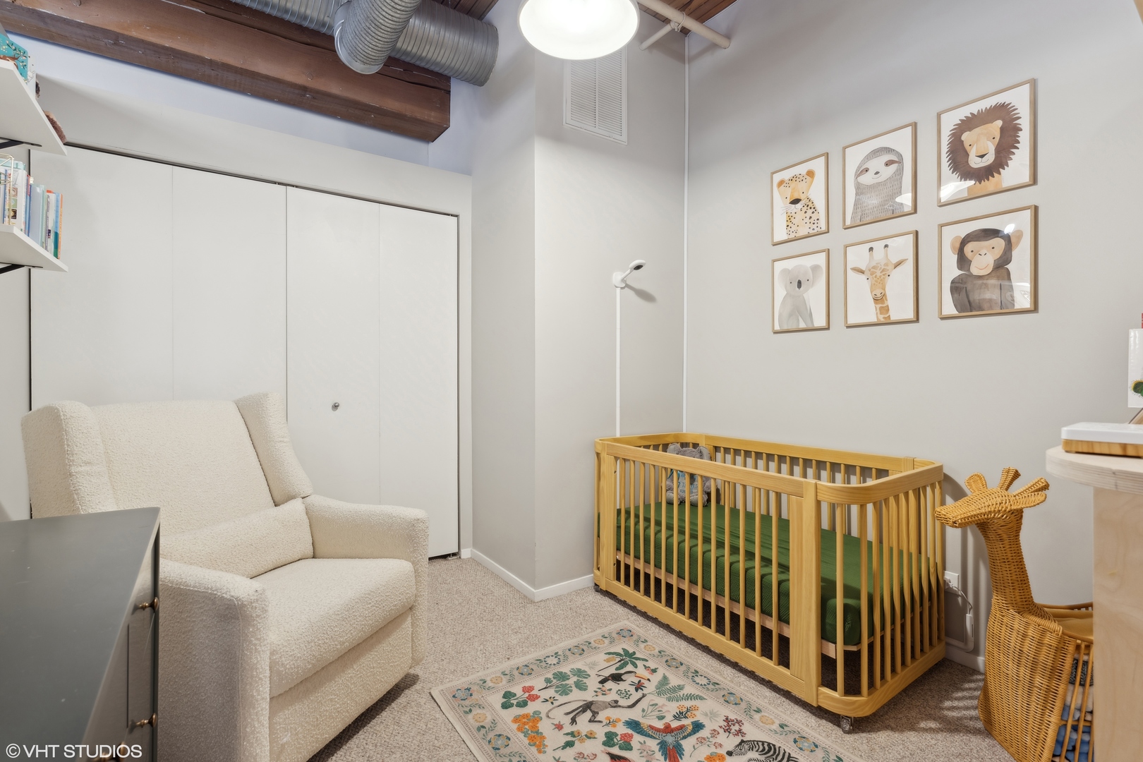2911 N Western Avenue Unit: 208