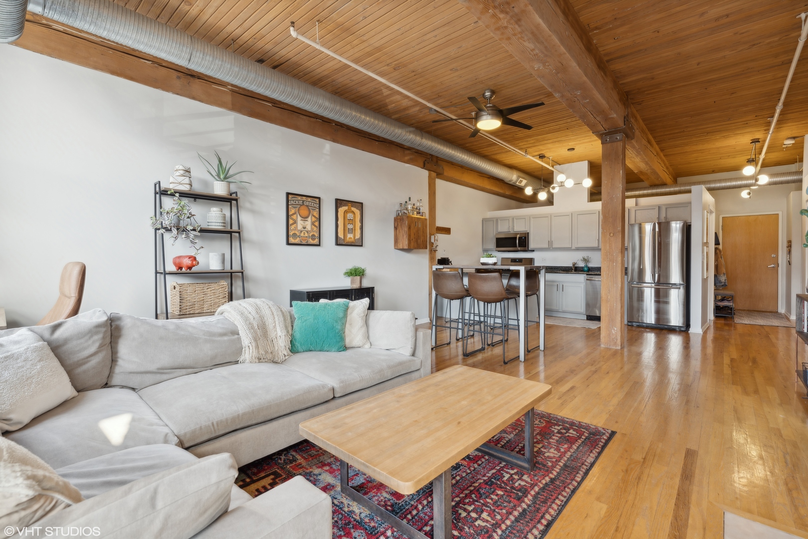 2911 N Western Avenue Unit: 208