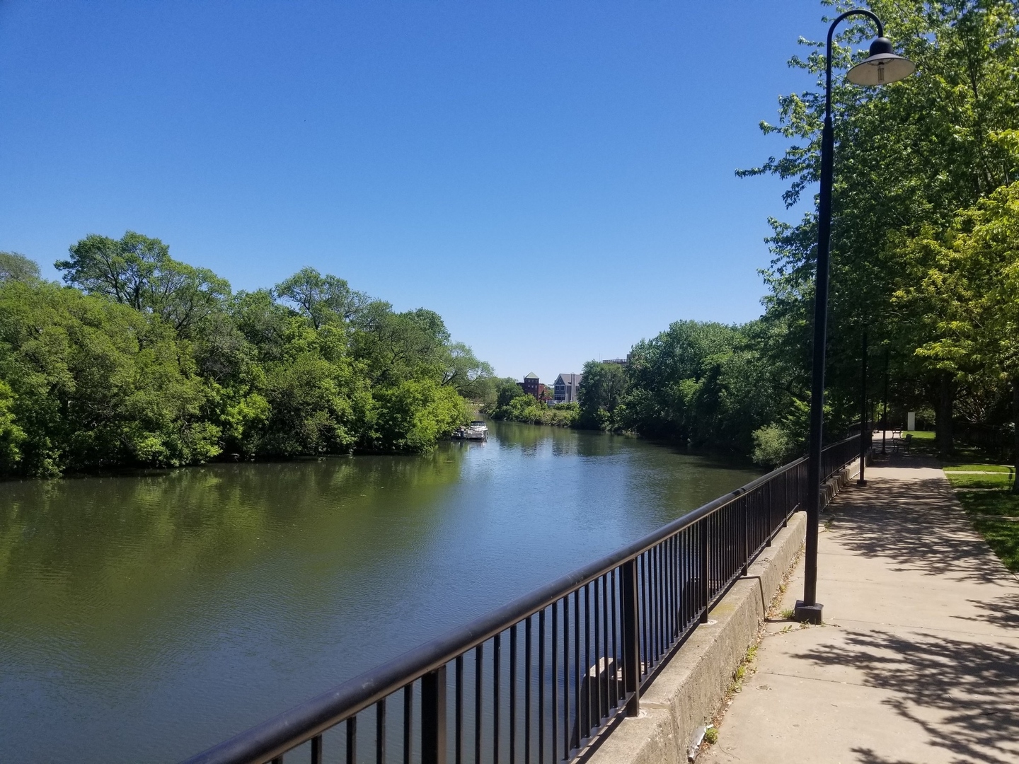 2911 N Western Avenue Unit: 208