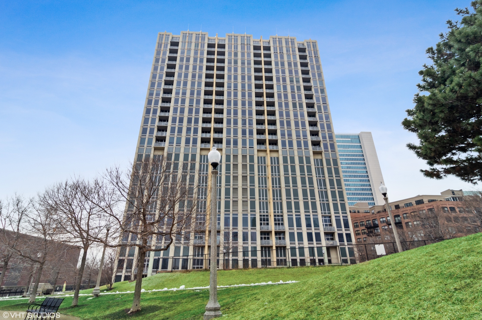 700 N Larrabee Street Unit: 809