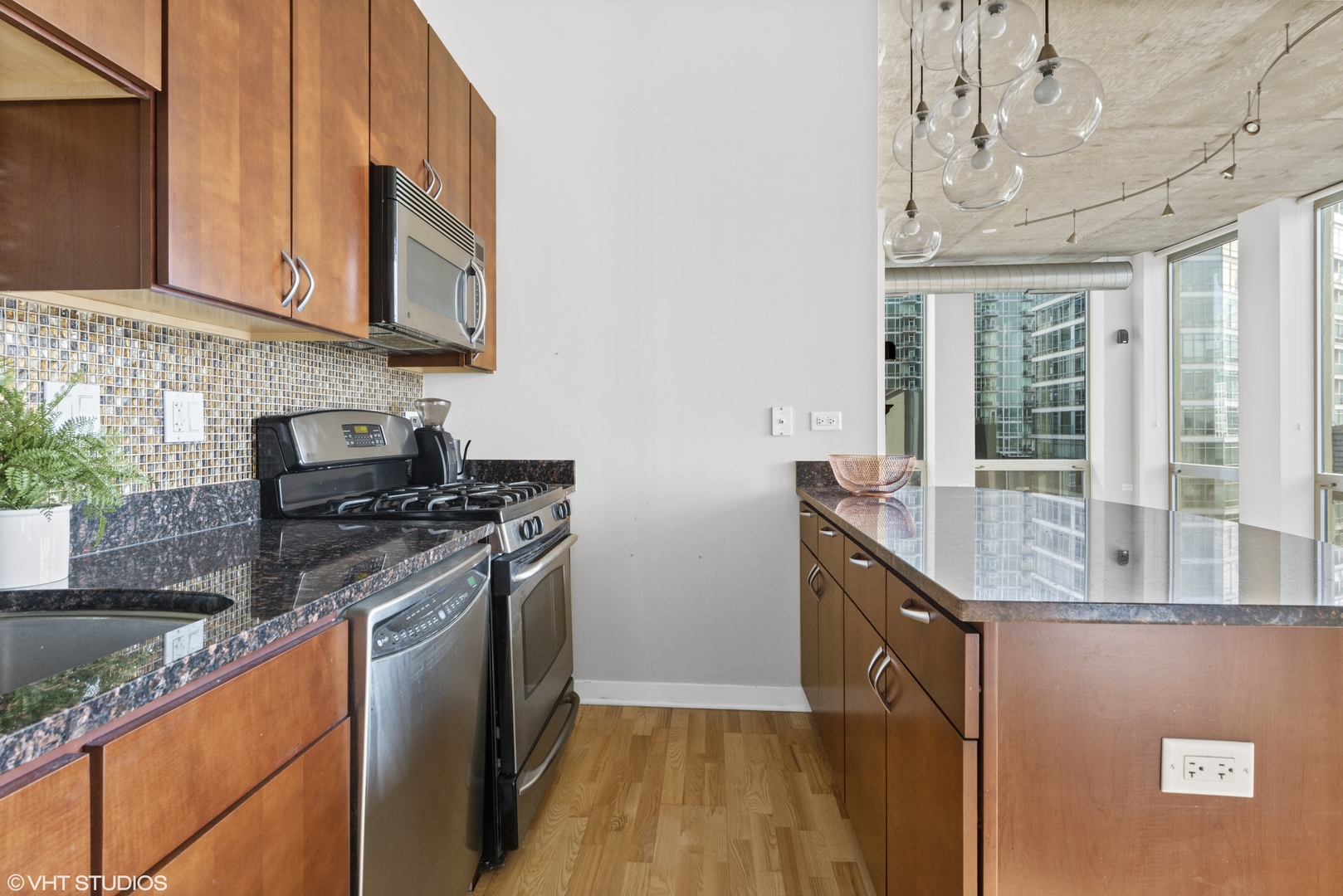 700 N Larrabee Street Unit: 809