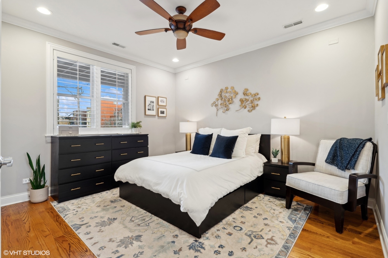 2421 N Racine Avenue Unit: 2S