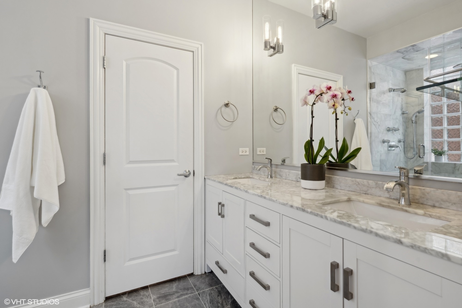 2421 N Racine Avenue Unit: 2S