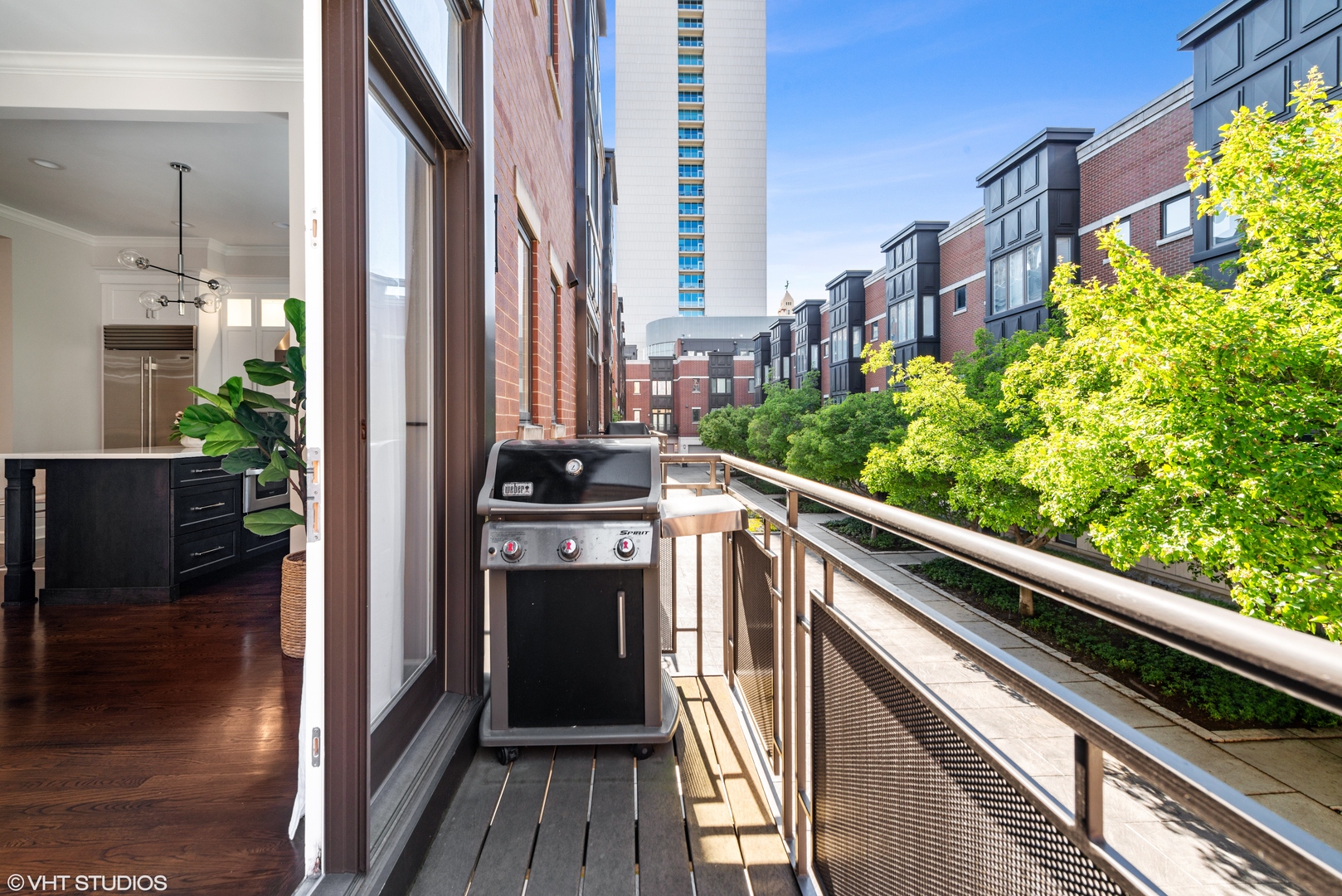 446 W Superior Street