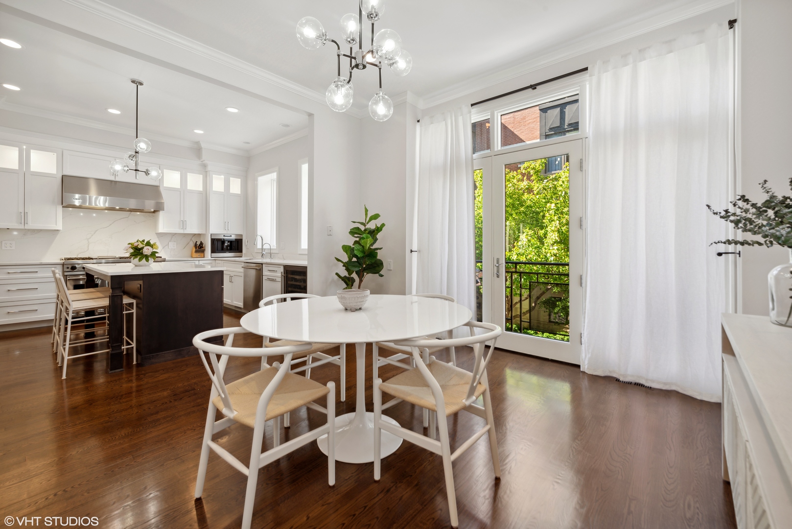 446 W Superior Street