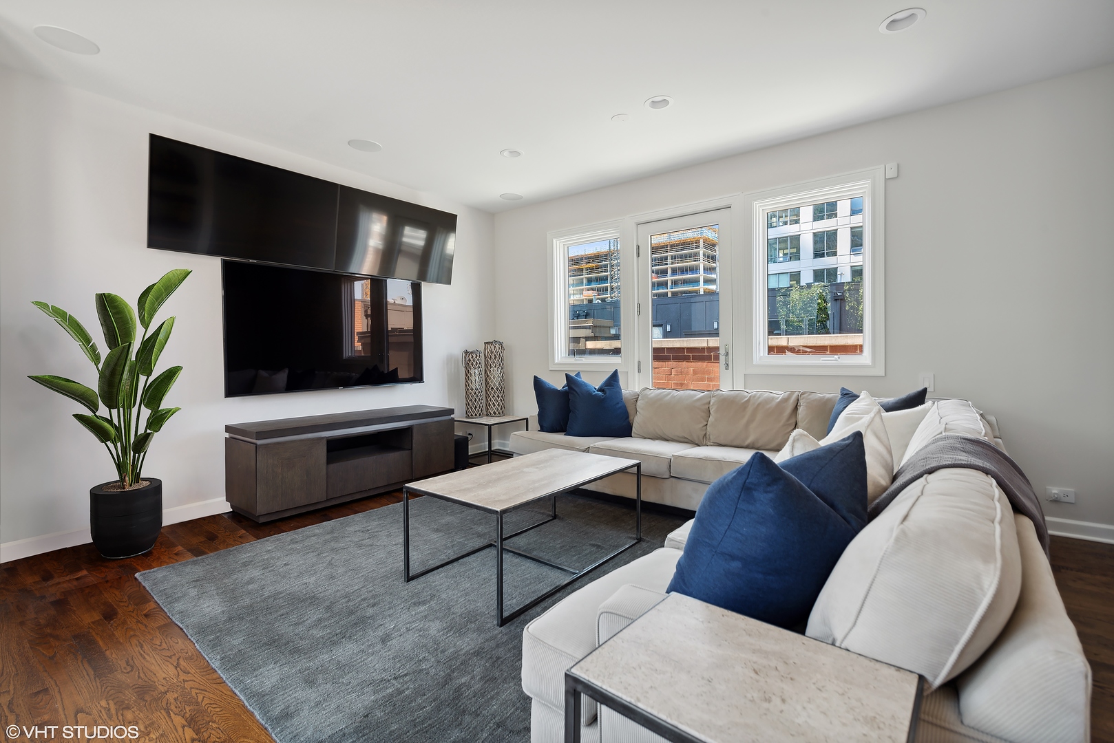 446 W Superior Street