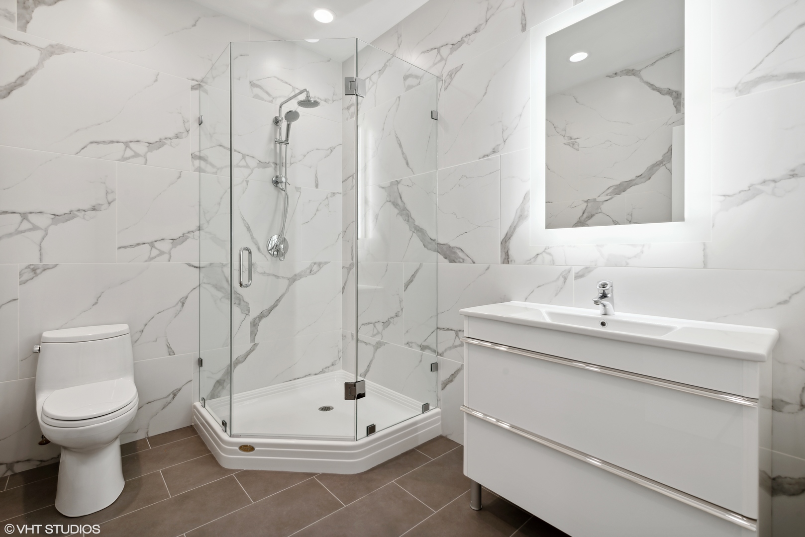 446 W Superior Street