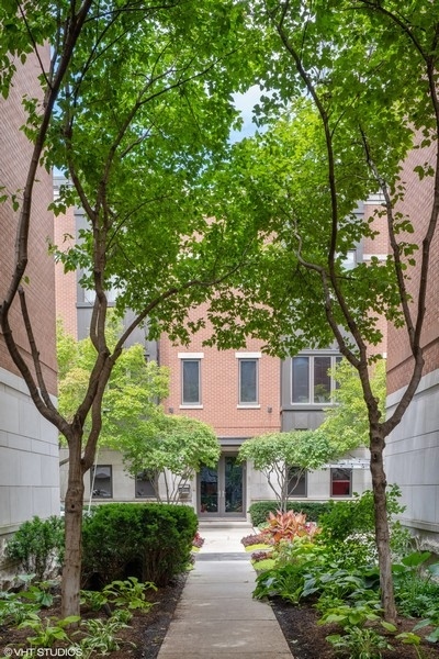 446 W Superior Street