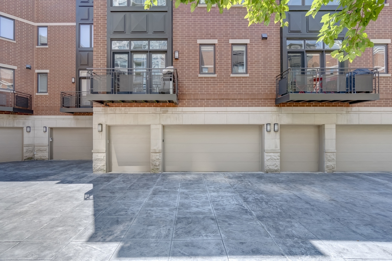 446 W Superior Street