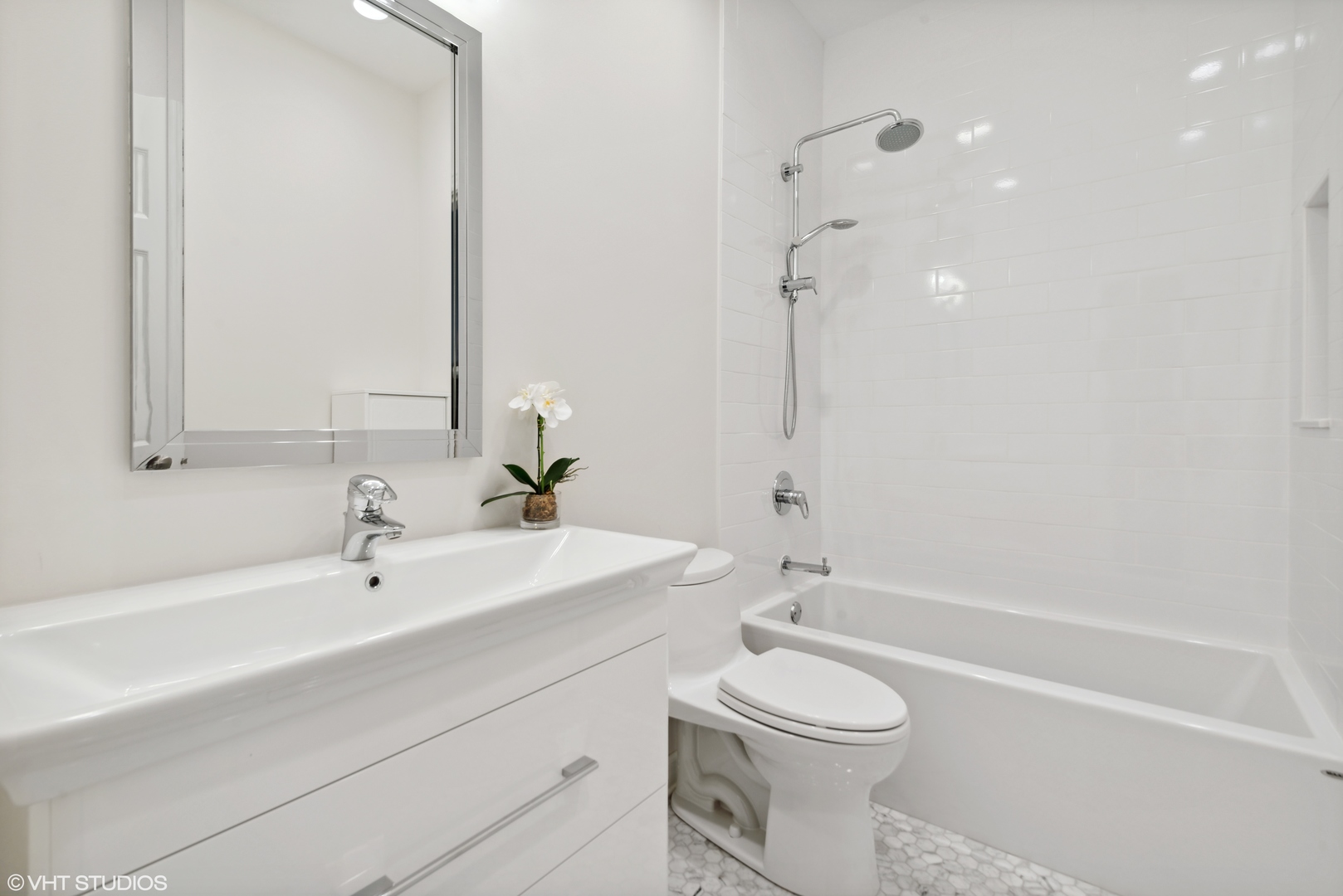 446 W Superior Street