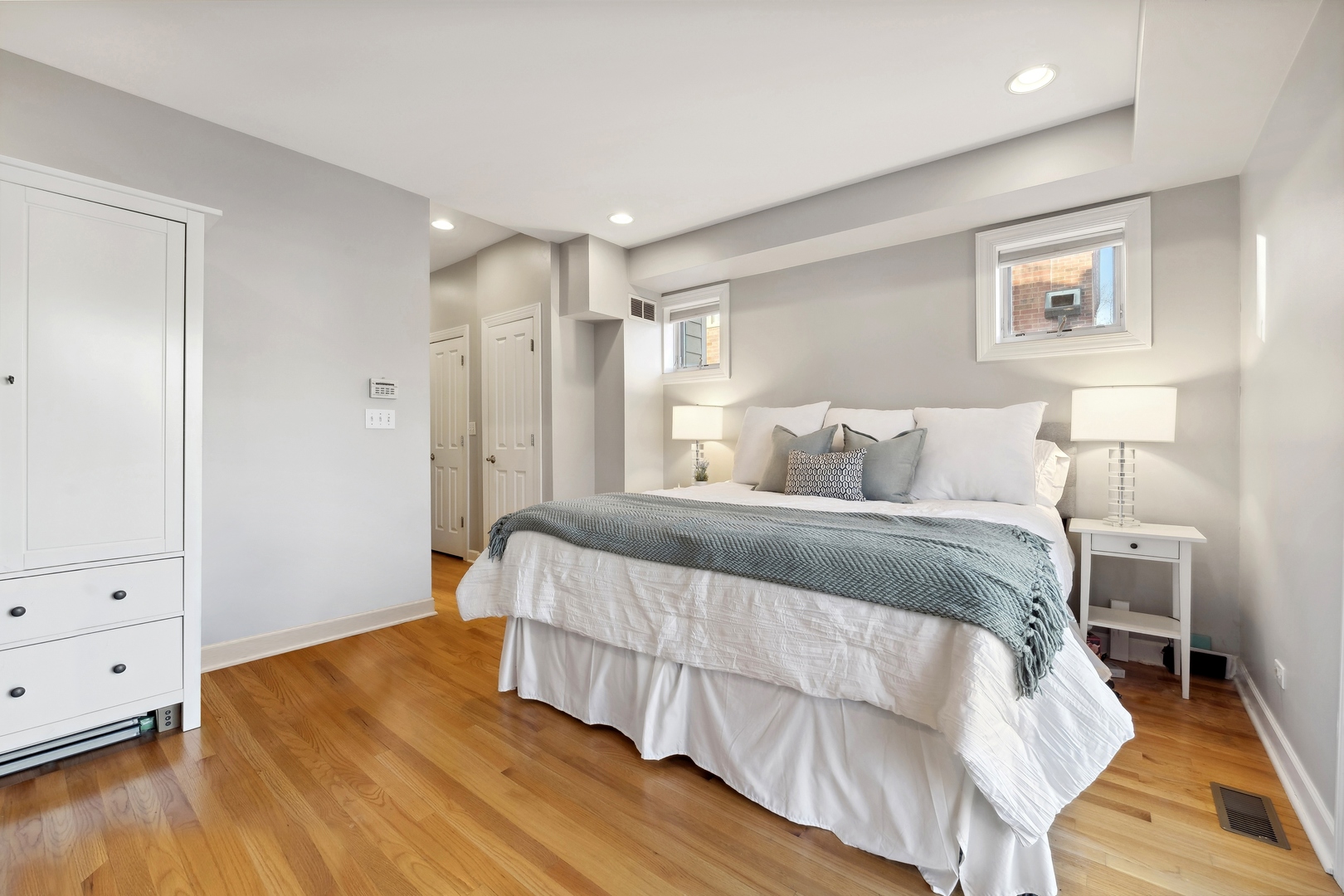 1937 N Dayton Street Unit: 1R