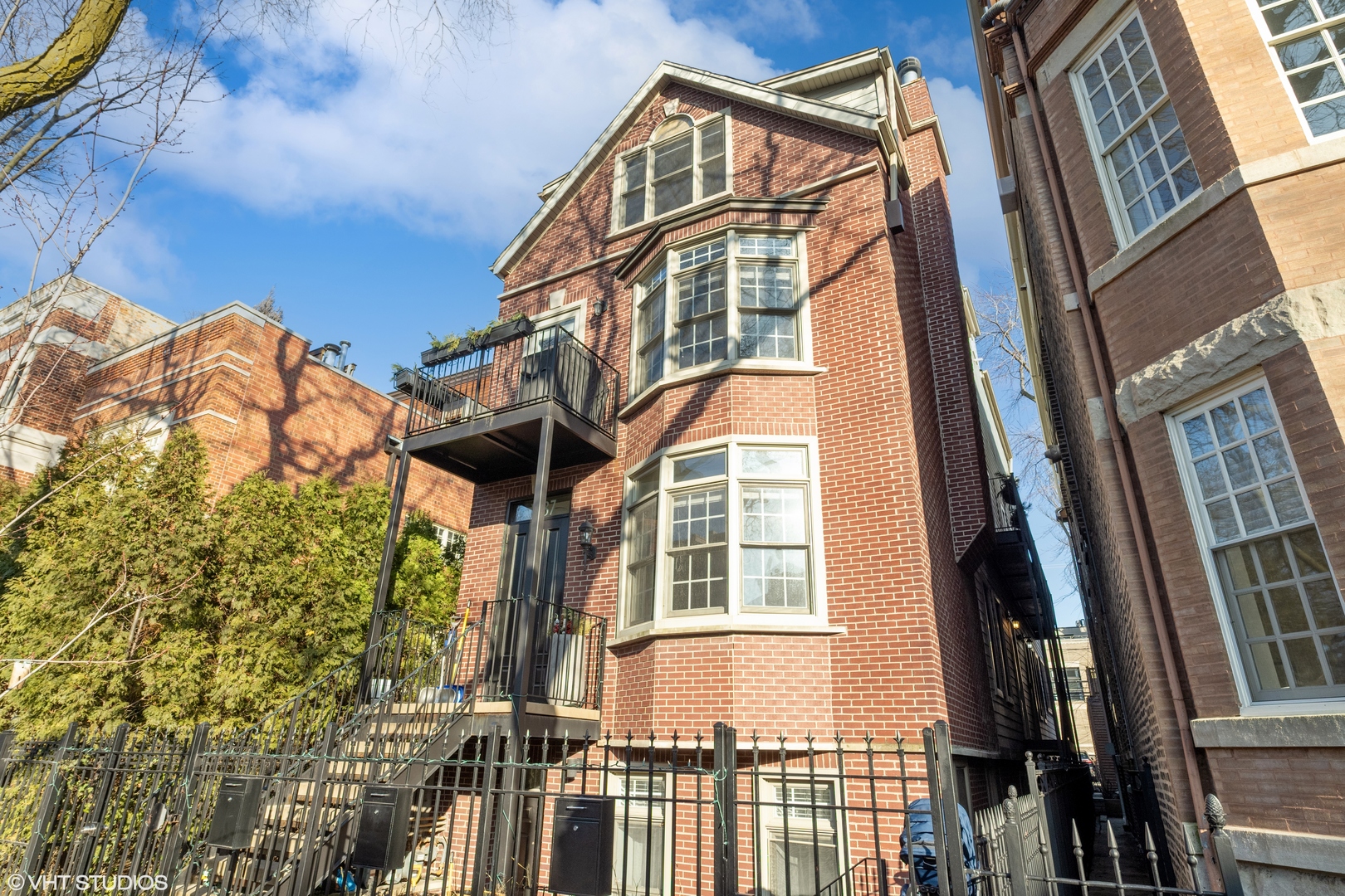 1937 N Dayton Street Unit: 1R