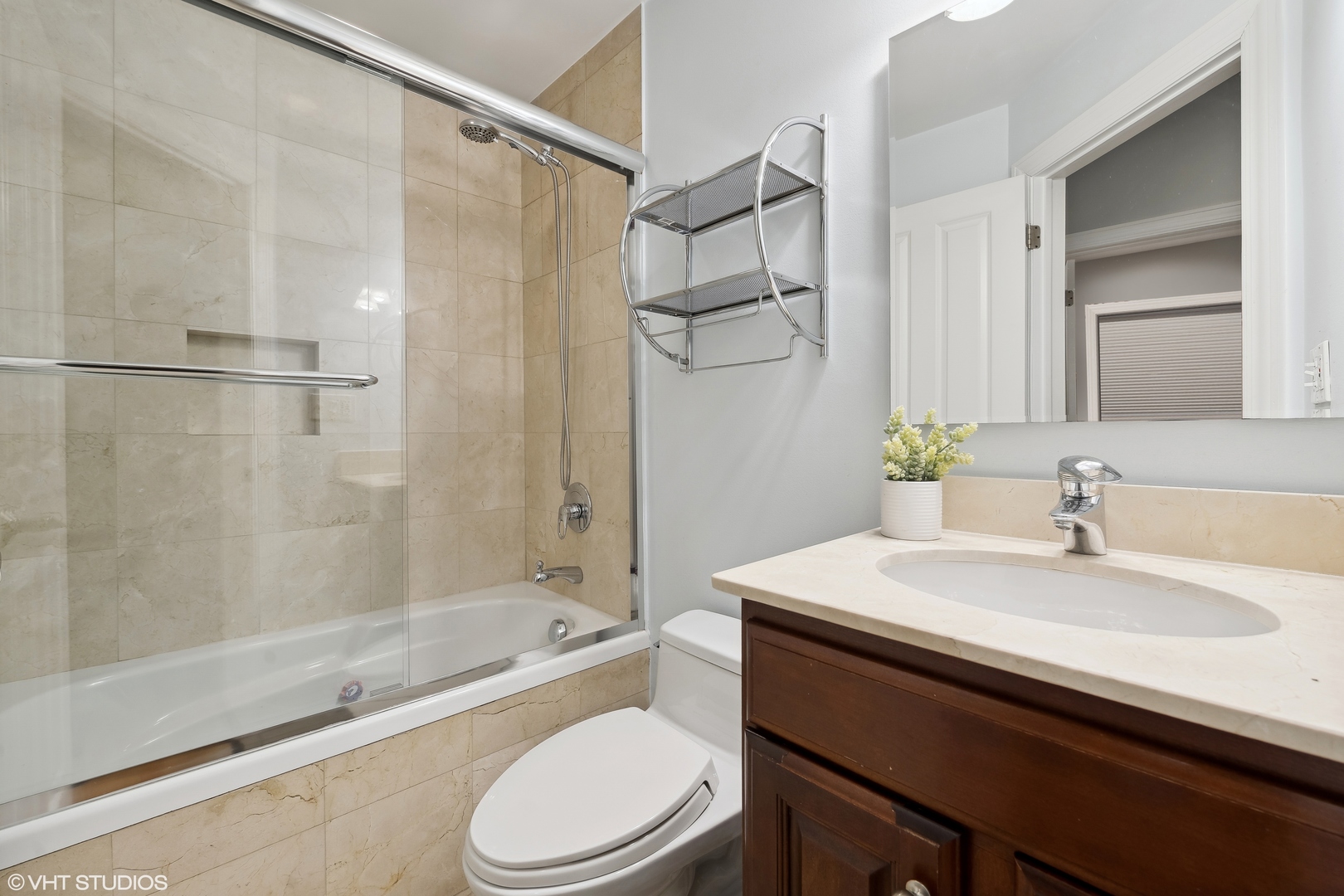 1937 N Dayton Street Unit: 1R