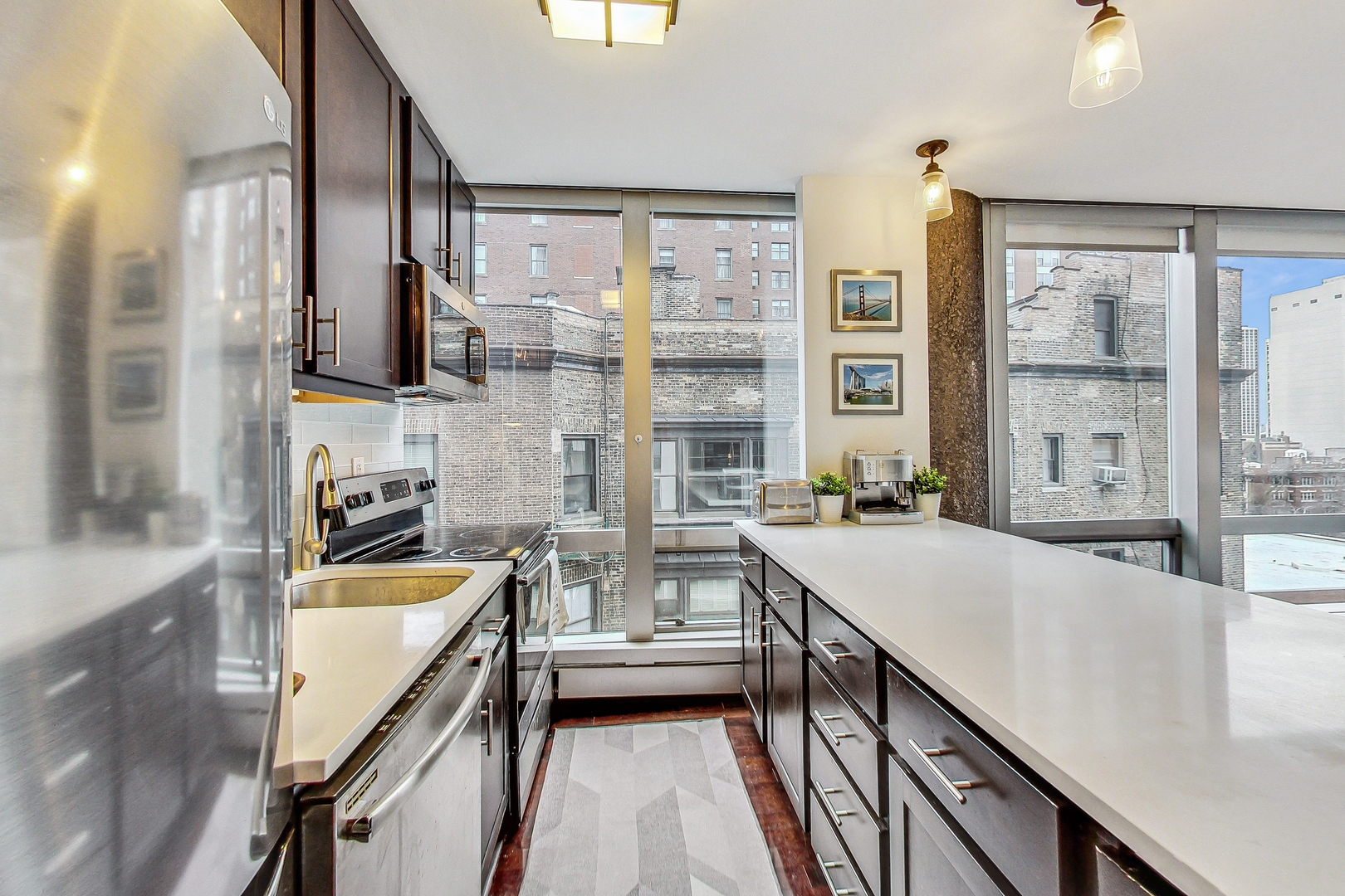 1300 N Astor Street Unit: 8C