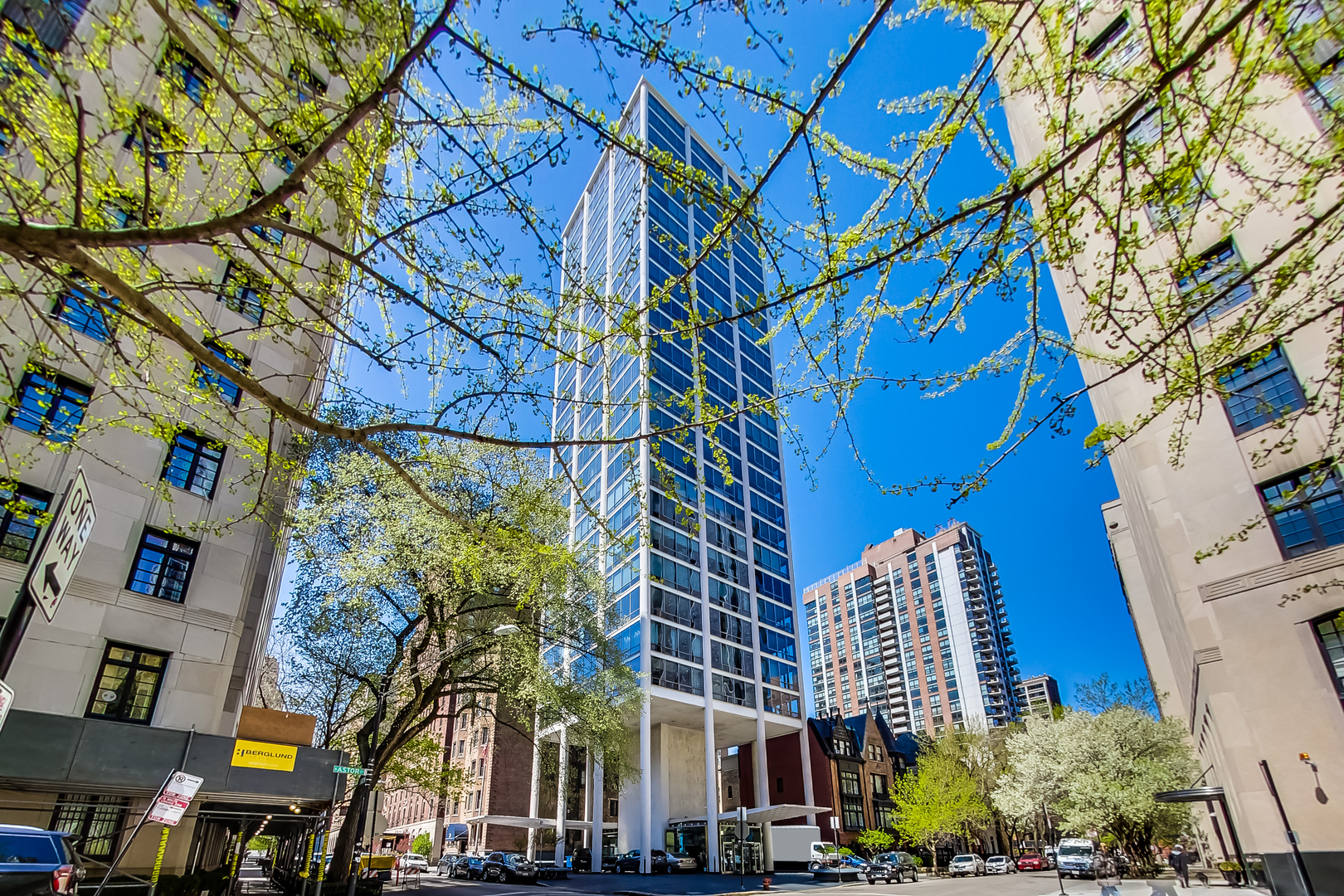 1300 N Astor Street Unit: 8C