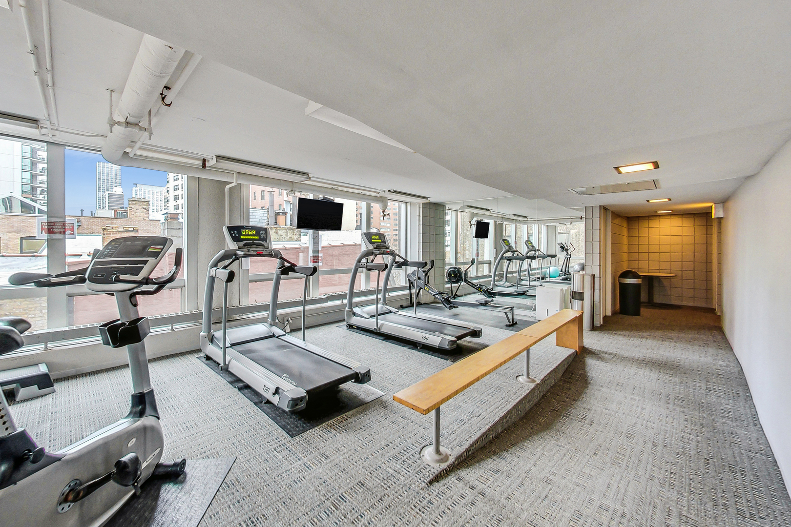 1300 N Astor Street Unit: 8C