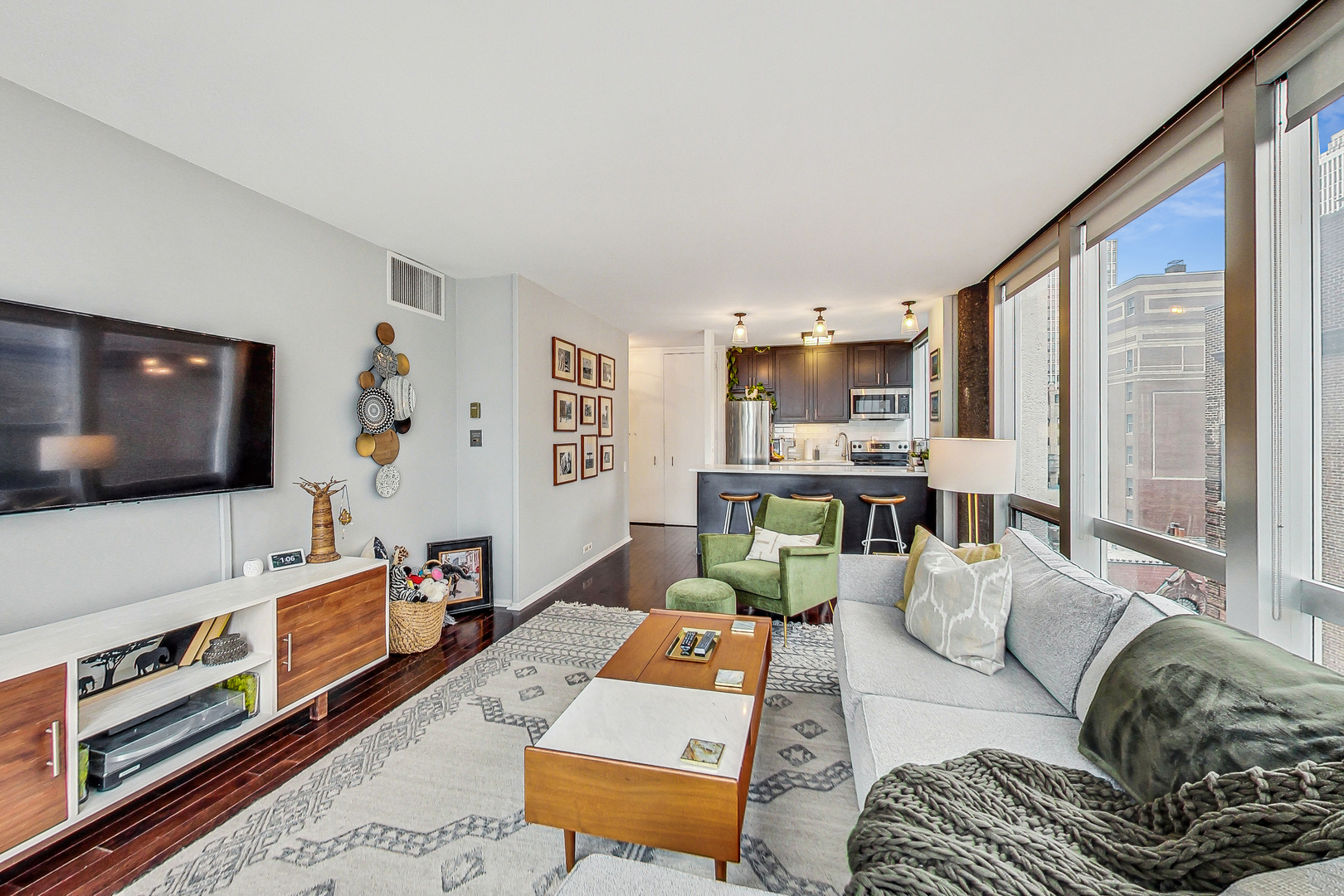1300 N Astor Street Unit: 8C